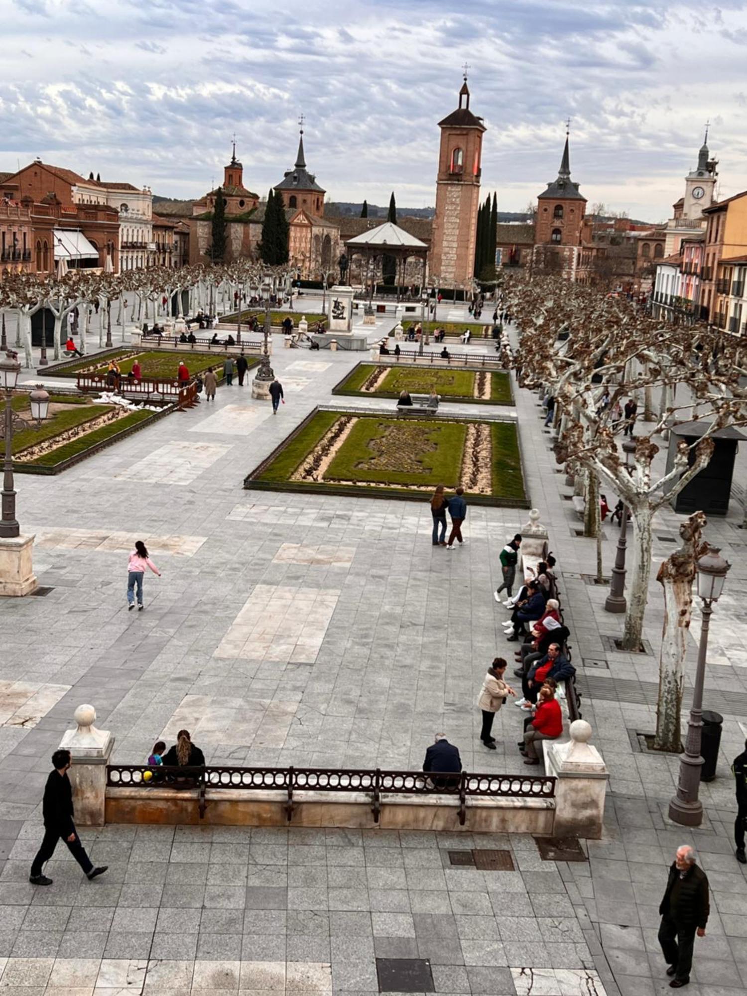 Sonar En La Plaza Cervantes 1 Alcalá de Henares Екстериор снимка